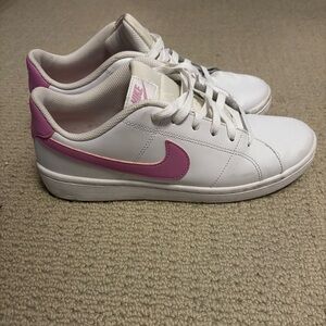 Nike Women’s Court Royale 2 white/light arctic pink swoosh size 8.5